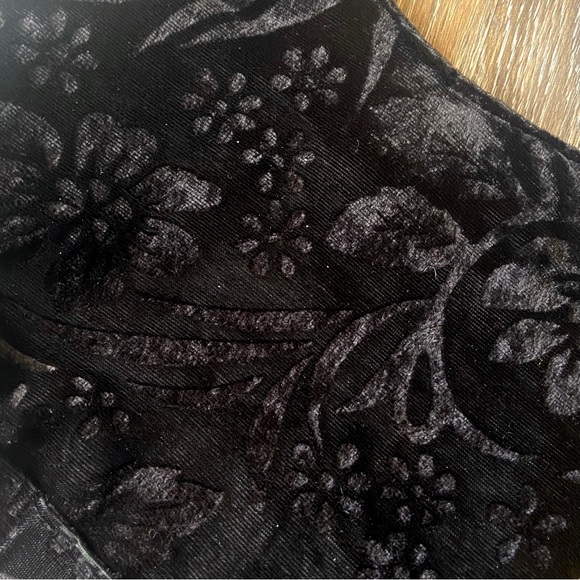 Vintage La Rue black velvet rose-patterned snap bag with metal handle - Picture 3 of 6